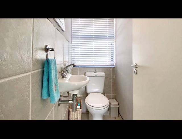 6 BEDROOM HOUSE FOR SALE IN DWARSKERSBOS